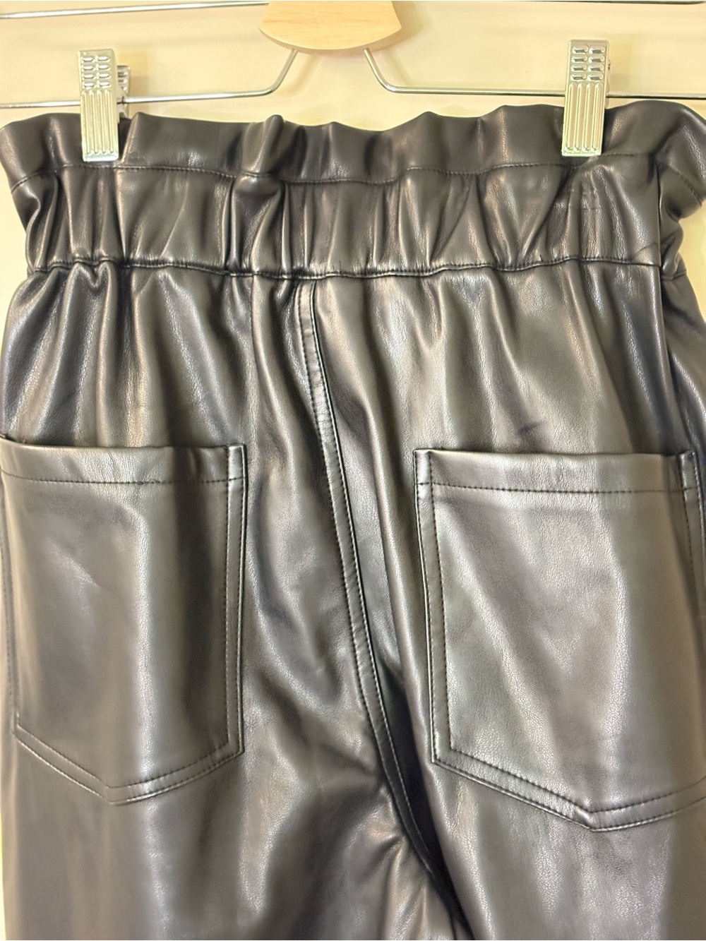 MIOU MUSE Black Faux Leather Paperbag Hi-Waisted Cropped Pants SZ M EUC - Picture 5 of 14